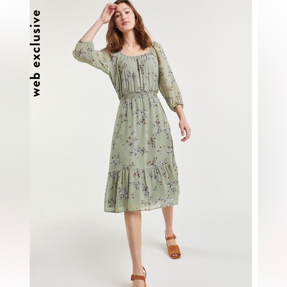 Reitmans Dresses & Skirts - NWT Reitmans Floral Smocked Waist Chiffon Midi Dress